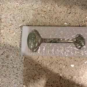 🌸 EZ Jade Roller 🌸